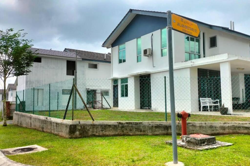 Iris 55 Corner Lot House Spacious Outdoor With Wi-Fi Johor Bahru Extérieur photo